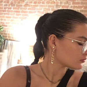 Meet your Posher, Thelma